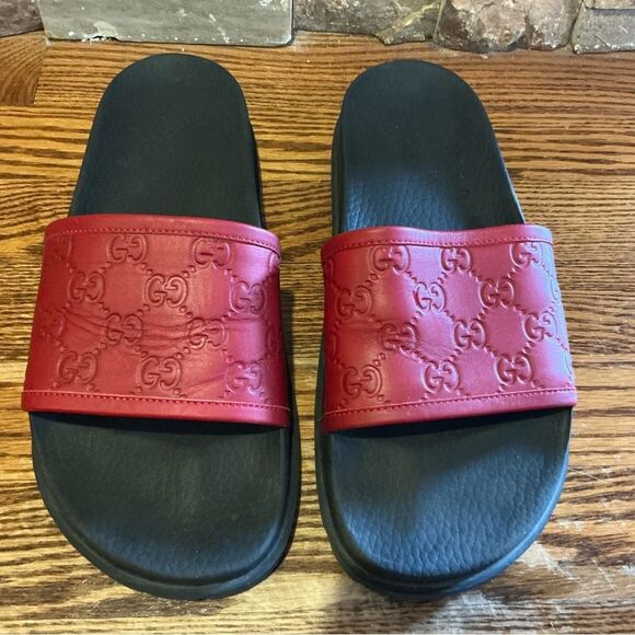 Gucci Signature Slides - Picture 1 of 8